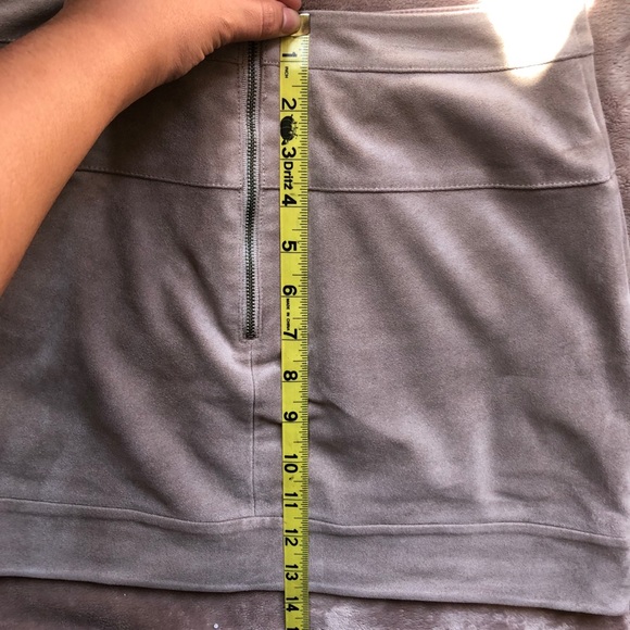 suede mini skirt - Picture 2 of 4